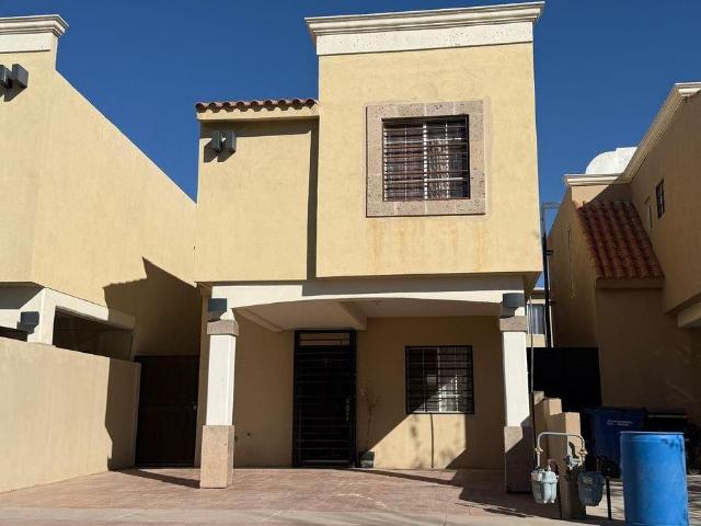 Casa en Fraccionamiento Cerrada Ambar