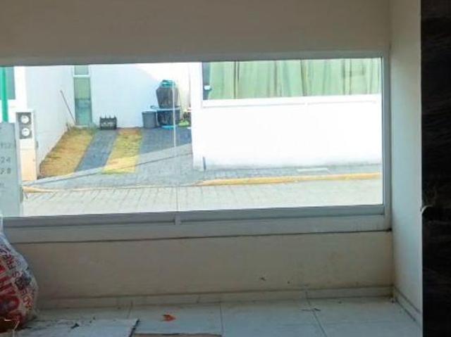 Casa en fraccionamiento cerrado cerca de la universidad metropolitana