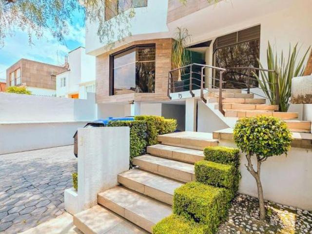 Casa en fraccionamiento con amplio jardín Satelite