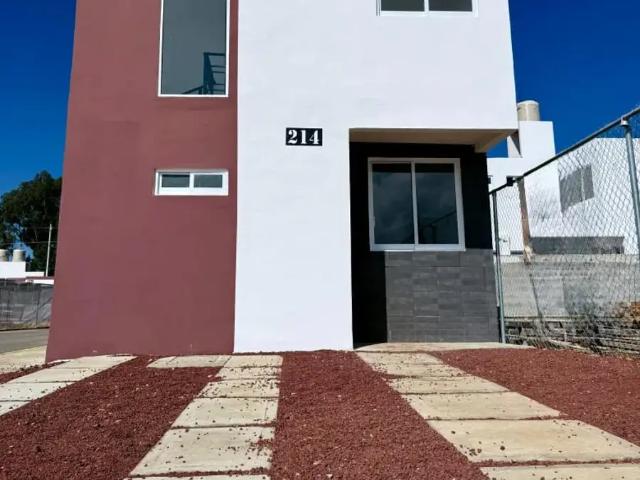 Casa en fraccionamiento con alberca | Acepta INFONAVIT, FOVISSSTE