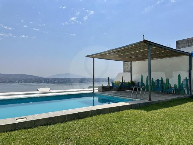 Casa en fraccionamiento con vista al Lago Tequesquitengo