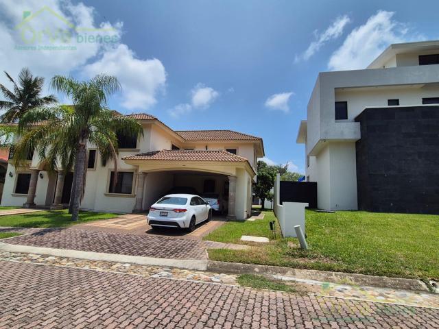Casa en Fraccionamiento de Golf