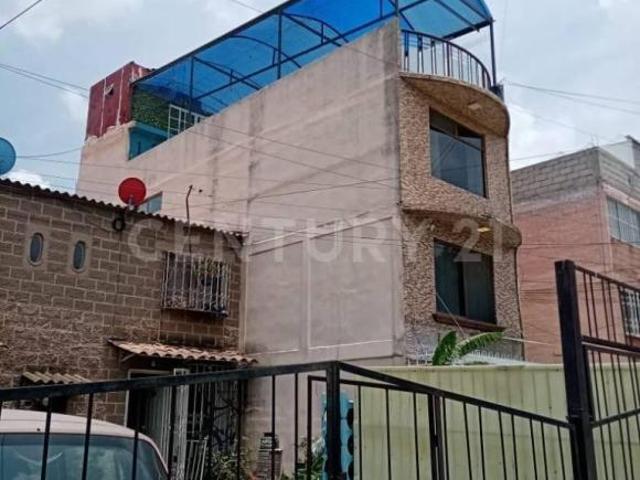 Casa en Fraccionamiento el Laurel Coacalco