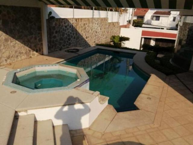 Casa en Fraccionamiento en Burgos Temixco MAZ 324 Fr