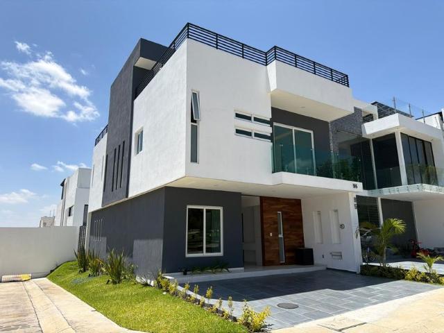 Casa en fraccionamiento en renta Valle Del Imperio Austriaco Coto 21, Boulevard Valle Imperial, Zapopan, Jalisco, México