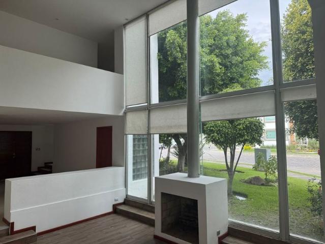 Casa en fraccionamiento en renta Vía Atlixcáyotl, Puerta Paraíso, San Bernardino Tlaxcalancingo, Puebla, México