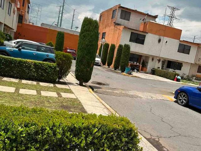 Casa en fraccionamiento en renta Villa De Santa Ana V 2, Santa Ana Tlapaltitlán, Estado De México, México