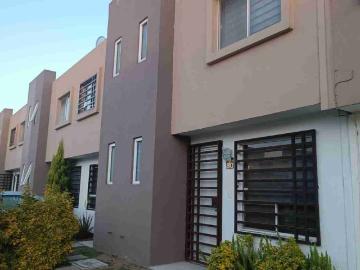 Casa en fraccionamiento en renta Alcanfores 14, Barrio Del Calvario, San Juan Cuautlancingo, Puebla, México