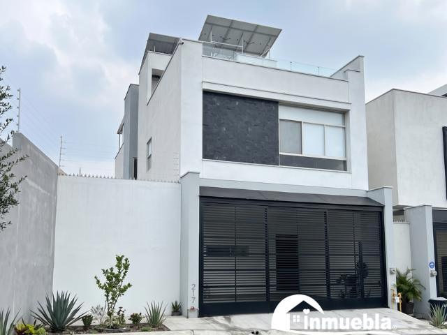 Casa en fraccionamiento en renta Av. Richard E. Byrd, Dominio Cumbres, 66036 Mitras Poniente, N.l México