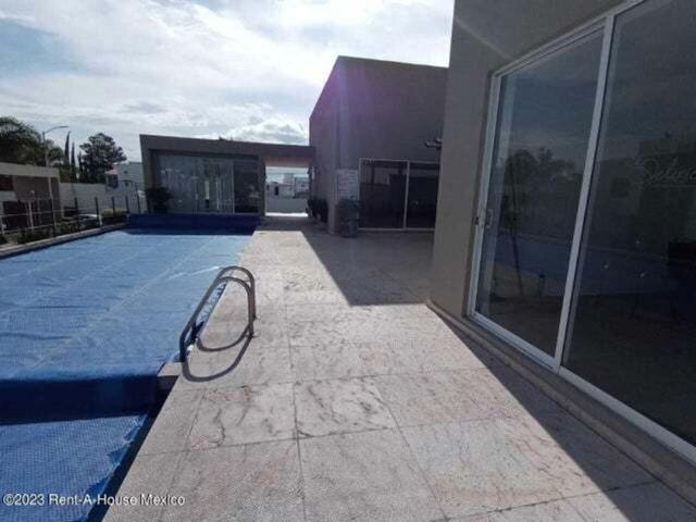 Casa en fraccionamiento en renta Avenida Santa Catarina, Fraccionamiento Villas Del Mesón, Querétaro, 76226, Mex