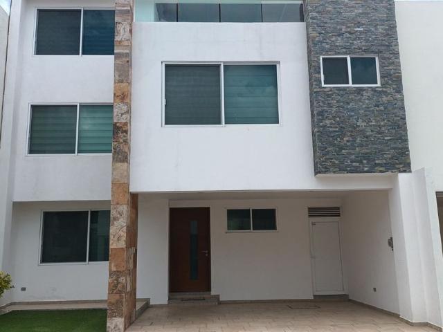 Casa en fraccionamiento en renta Bosques De Granada, Barrio De Santiago Mixquitla, Cholula, Puebla, México
