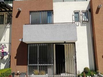 Casa en fraccionamiento en renta Calle Luis Castro El Soldado 210, Fraccionamiento Paseos Santín, Toluca, México, 50214, Mex