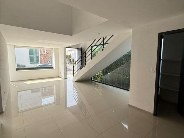 Casa en fraccionamiento en renta Casa Club Parque Zacatecas, Lomas De Angelópolis, San Bernardino Tlaxcalancingo, Puebla, México