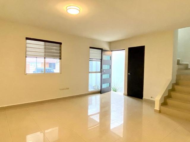 Casa en fraccionamiento en renta Cerradas De Valle Alto, Villas La Rioja, Monterrey, Nuevo León, México