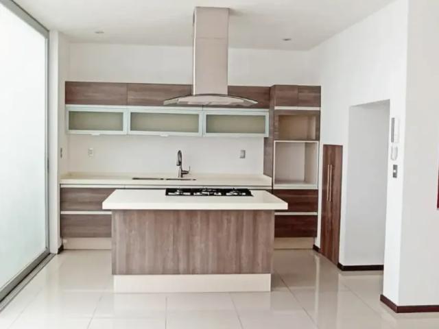 Casa en fraccionamiento en renta Circuito Paseo De Las Gaviotas, Ciudad Peluche, Morelia, Michoacán, 58350, México