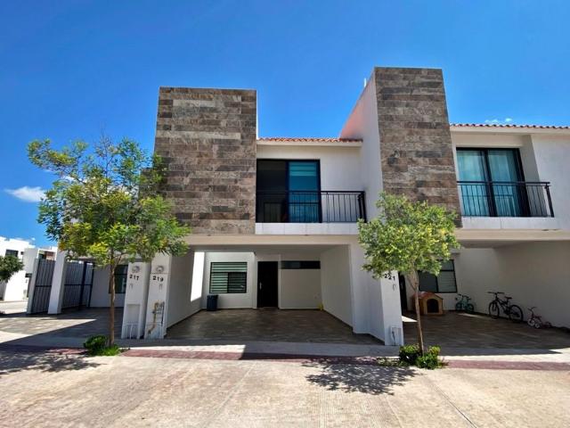Casa en fraccionamiento en renta Fraccionamiento Catâra Residencial, Bosques De Las Flores, Pozos, San Luis Potosí, México