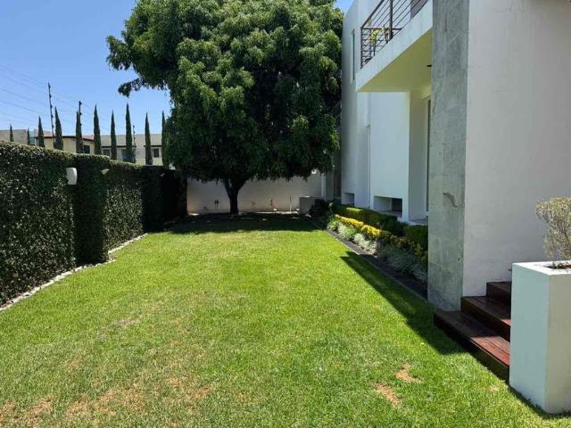 Casa en fraccionamiento en renta San Bernardino Tlaxcalancingo, San Andrés Cholula