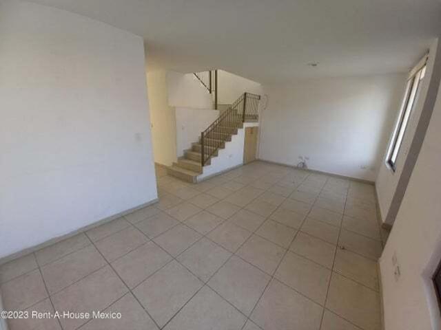 Casa en fraccionamiento en renta Privada Villa Fontana Número 97, Conjunto Hab Villas Fontana, Corregidora, Querétaro, 76903, Mex