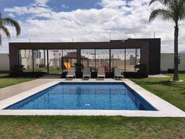 Casa en fraccionamiento en renta San Francisco Ocotlán, Coronango