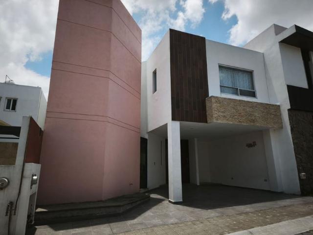 Casa en fraccionamiento en renta Setubal 9, Bosques De Granada, Barrio De Santiago Mixquitla, San Pedro Cholula, Puebla, México