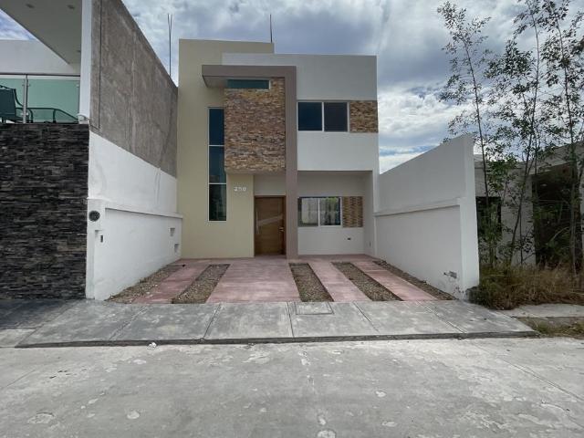 Casa en Fraccionamiento Hacienda Alejandro Plus