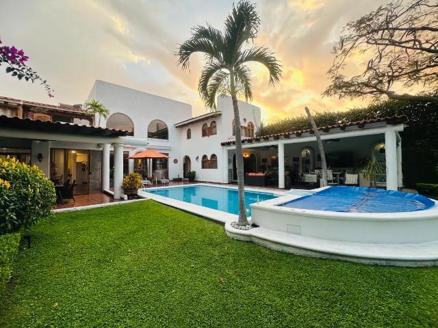 Casa en Fraccionamiento Hacienda San José Sumiya, Jiutepec, Morelos