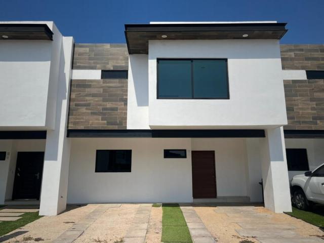 Casa en Fraccionamiento INFONAVIT Barrancos