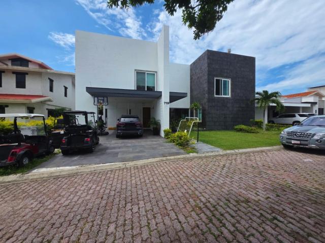 Casa en Fraccionamiento Lagunas de Miralta