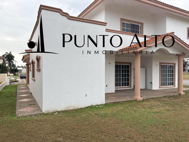 Casa en Fraccionamiento Lagunas de Miralta en renta y venta, vista al campo de golf