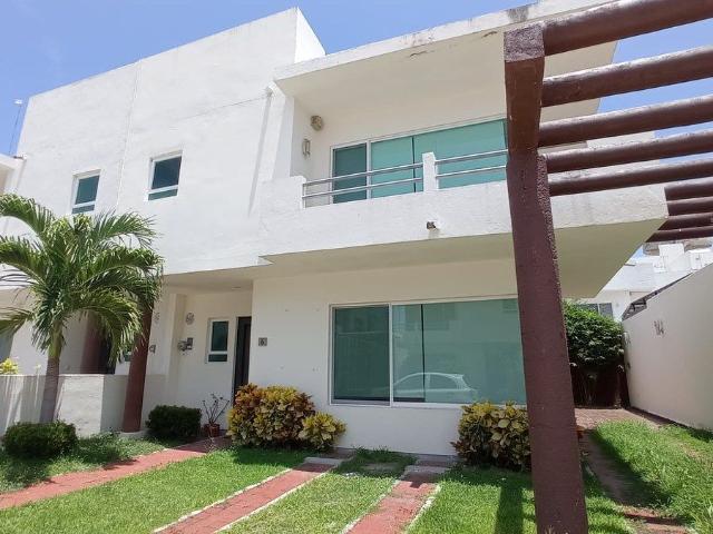 CASA EN FRACCIONAMIENTO LAS PALMAS