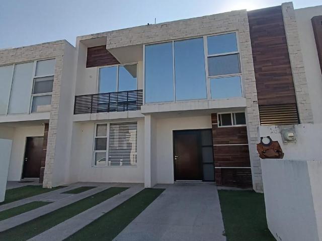 Casa en Fraccionamiento Paseos del Bosque