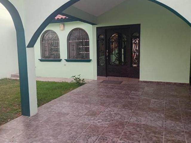 Casa en Fraccionamiento Privada Tulipanes