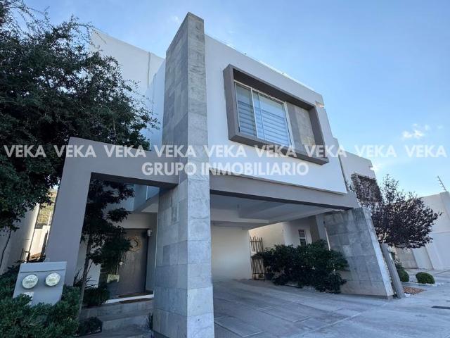 Casa en Fraccionamiento Reserva del Parque