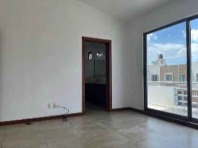 Casa en Fraccionamiento Residencial Jardines los Colomos