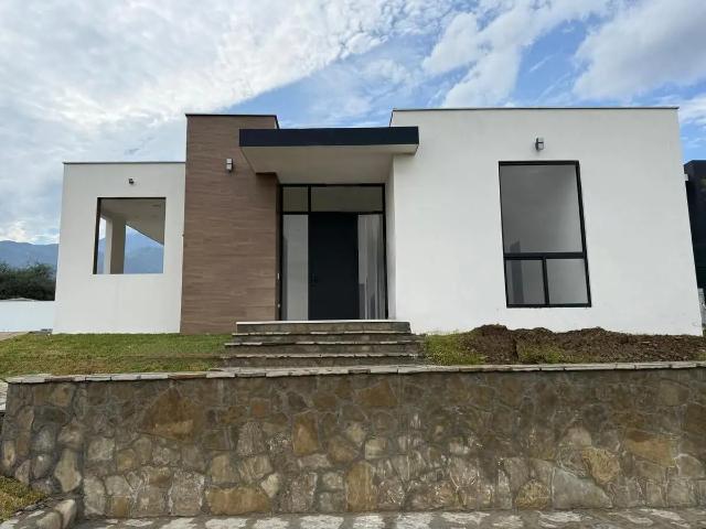 Casa en Fraccionamiento San Eugenio en Allende Con alberca para estrenar