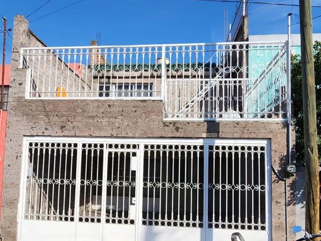 Casa en Guadalajara Jalisco, Colonia Los Fresnos, calle Los Olivos