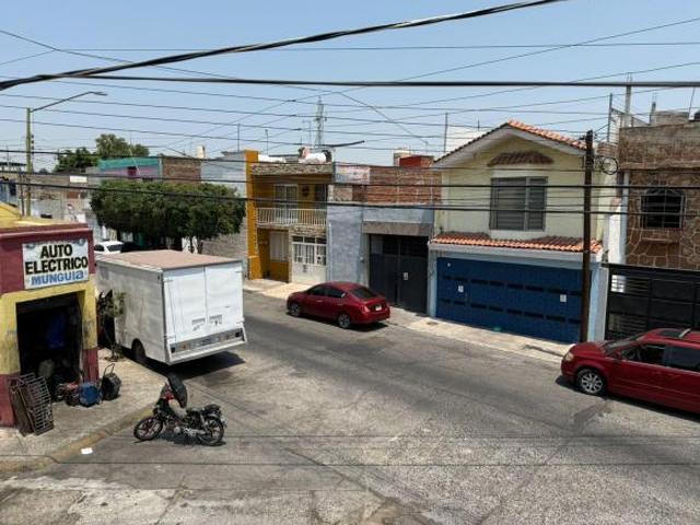 Casa en Guadalajara Jalisco, Colonia Los Fresnos, calle Los Olivos