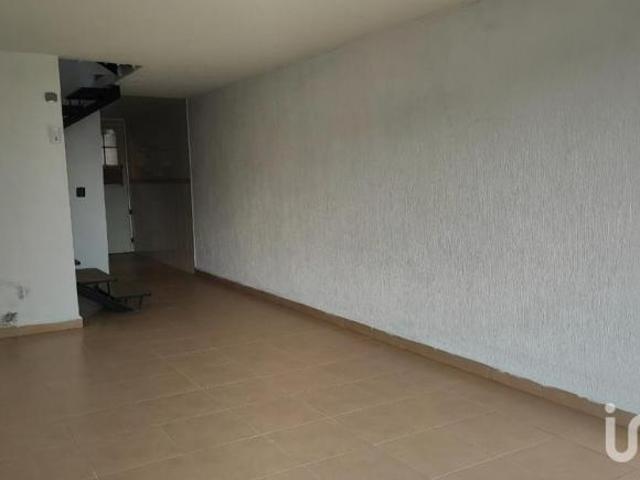 CASA EN HUEHUETOCA 3 NIVELES CON JACUZZI