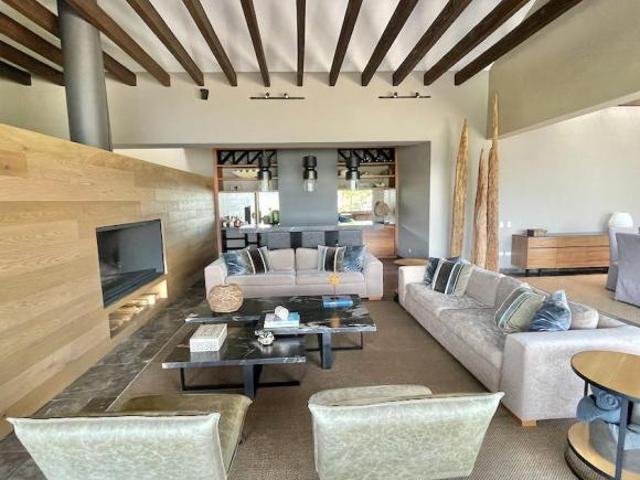 Casa en Izar con espectacular vista al lago, Valle de Bravo