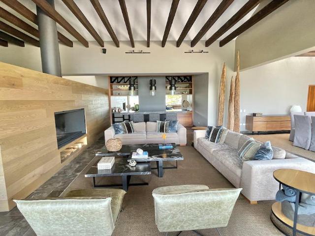 Casa en Izar con espectacular vista al lago, Valle de Bravo