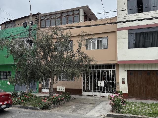 Casa en Ingieneria de 3 pisos, cerca a Habich