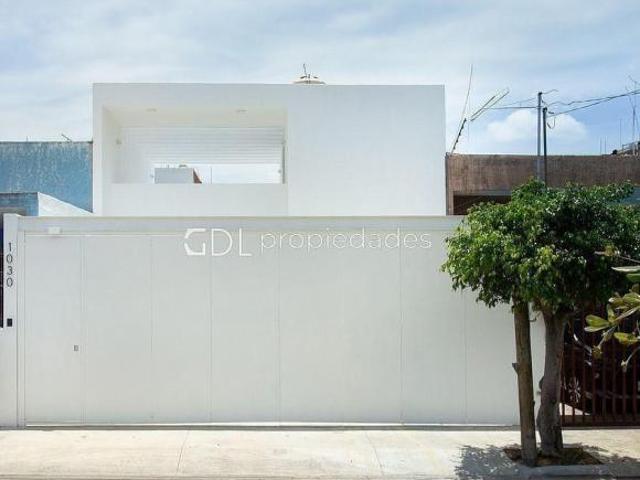 CASA EN INDEPENDENCIA