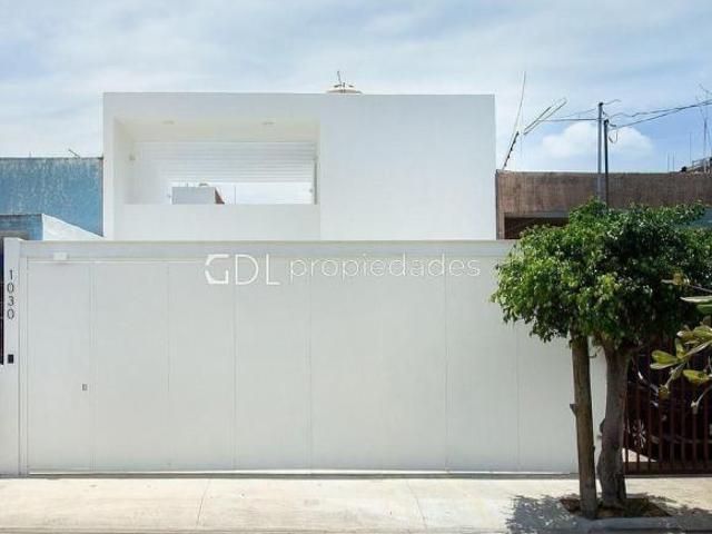CASA EN INDEPENDENCIA