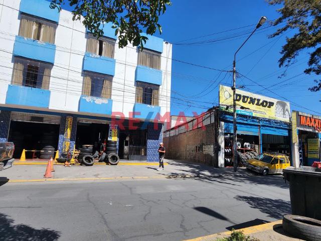 Casa En Interior Con Ingreso De Carro Para 6 Cocheras A 1 Cuadra Del Tablon Y A 1 Cuadra Av Mariscal Castilla, Miraflores