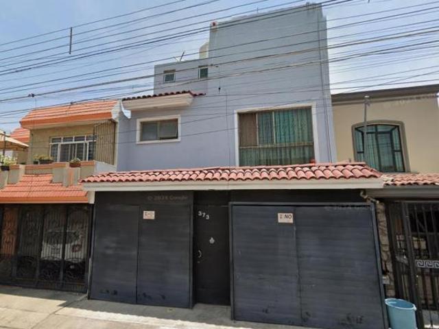 Casa en Jalisco en San Pedro Tlaquepaque colonia Jardines de La Paz en la calle Emiliano Zapata