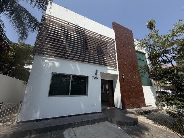 CASA EN JARDÍN REAL
