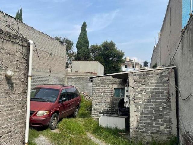 Casa en Jardines de Morelos con local comercial