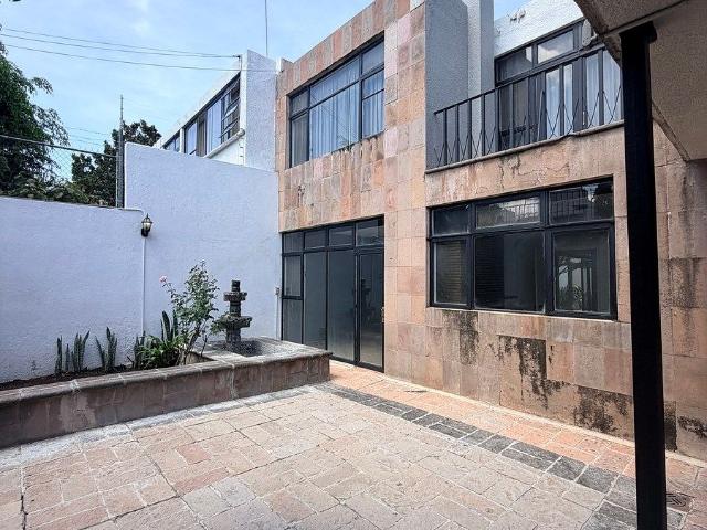 Casa en jardines de Querétaro puede ser oficina puerta cerrada
