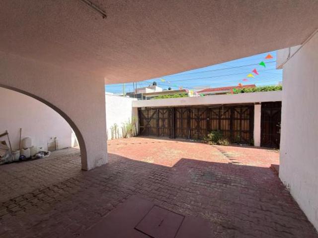 Casa en Jardines de San Ignacio cerca de la Glorieta Chapalita