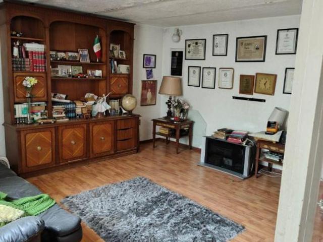 Casa en Jardines del Bosque para Remodelar Ubicación Premium cerca de López Mateos